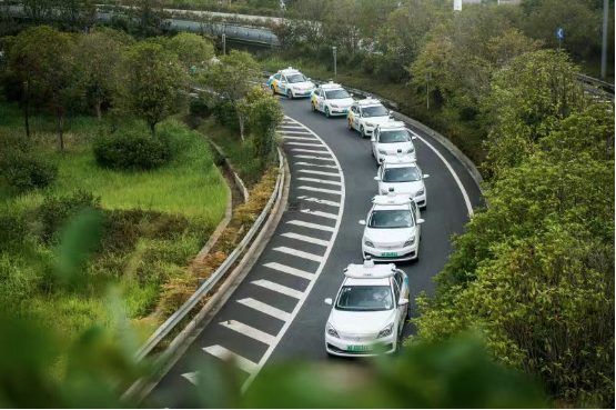 无人驾驶出租车，技术革新、政策博弈与商业化突围的现状之路