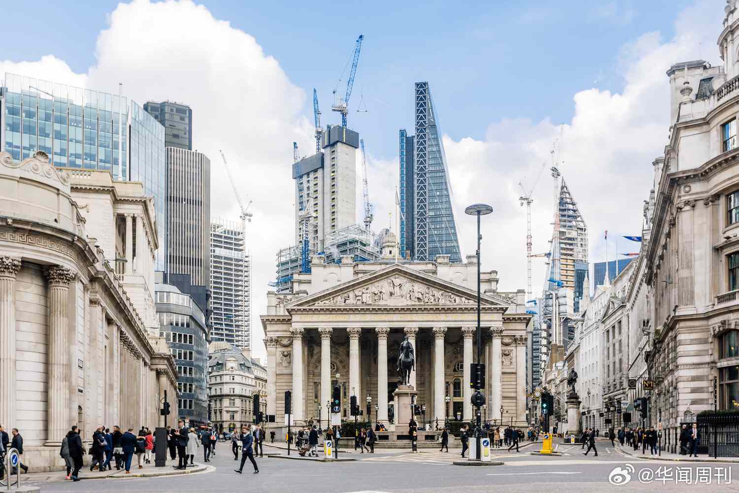 英国央行降息预期，利率期货揭示未来降息趋势及影响分析（至2025年底预计降息约95个基点）